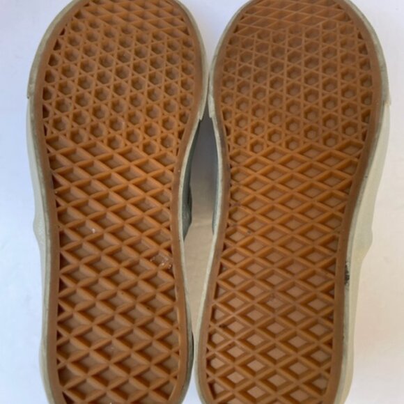 Vans Classic Slip-On in Metallic Silver - Picture 5 of 10